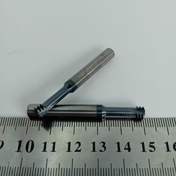 Твердосплавная трёхзубая резьбофреза M8x1.25